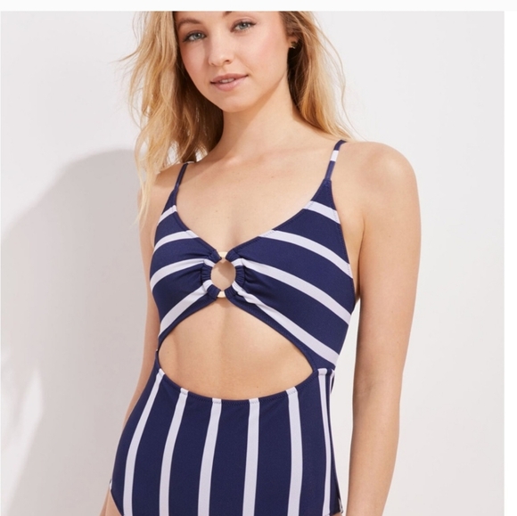 Vineyard Vines Stripe Pique Cut-Out One-Piece. Size MEDIUM - Picture 2 of 5